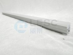 為什么線條燈硅膠燈罩?jǐn)D出時要噴油？